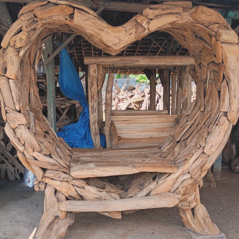 Teak comp. Heart bench