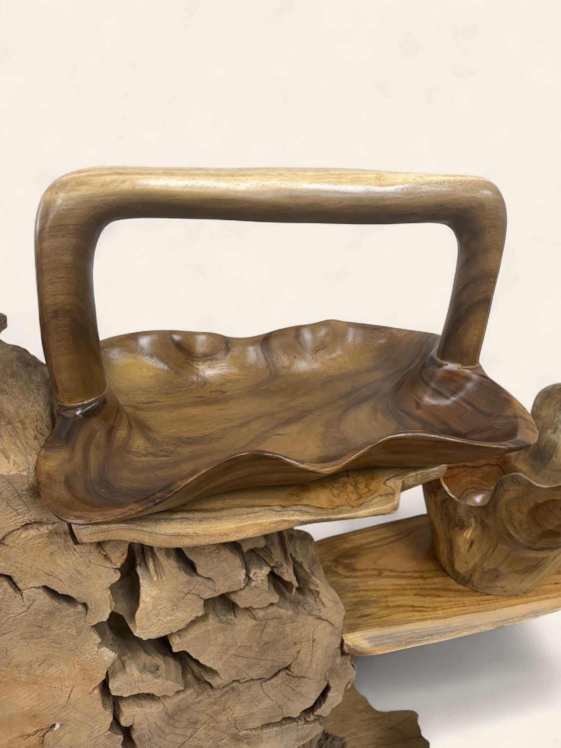 Sonowood basket with handle