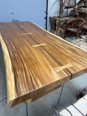 Suar Bow Tie Table with 6 chairs