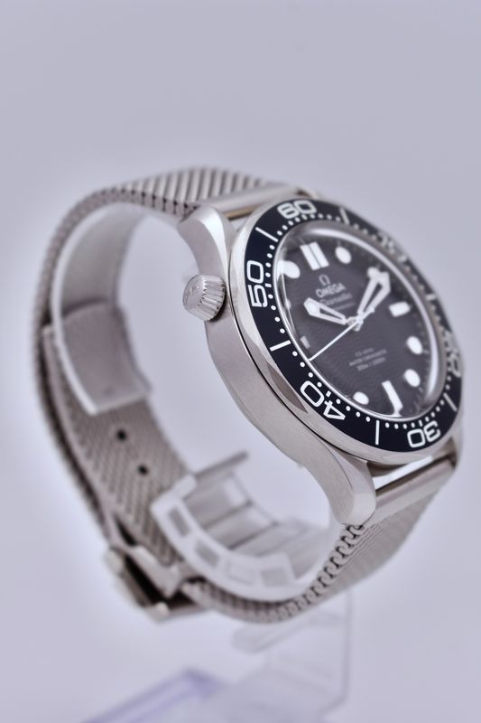 Omega Seamaster Diver 300M James Bond 60th Anniversary Referenz: 210.30.42.20.03.002