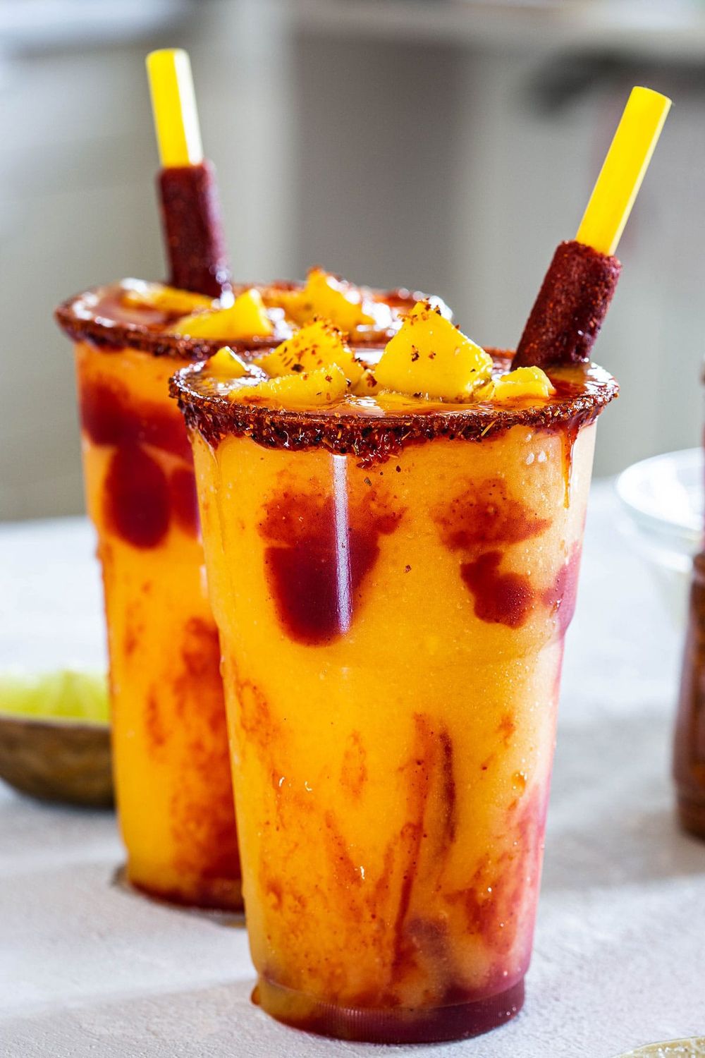 Mangonada (16oz), kind: Con Banderilla