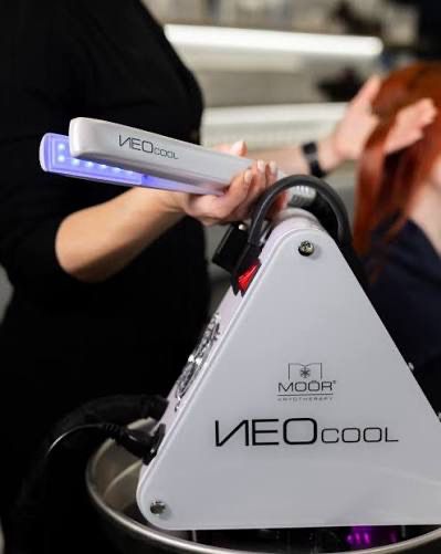 MOÖR KRYOTHERAPY NEOCOOL® Reparación profunda y brillo extremo.