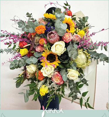 Proteas, Roses &amp; Sunflower Mix