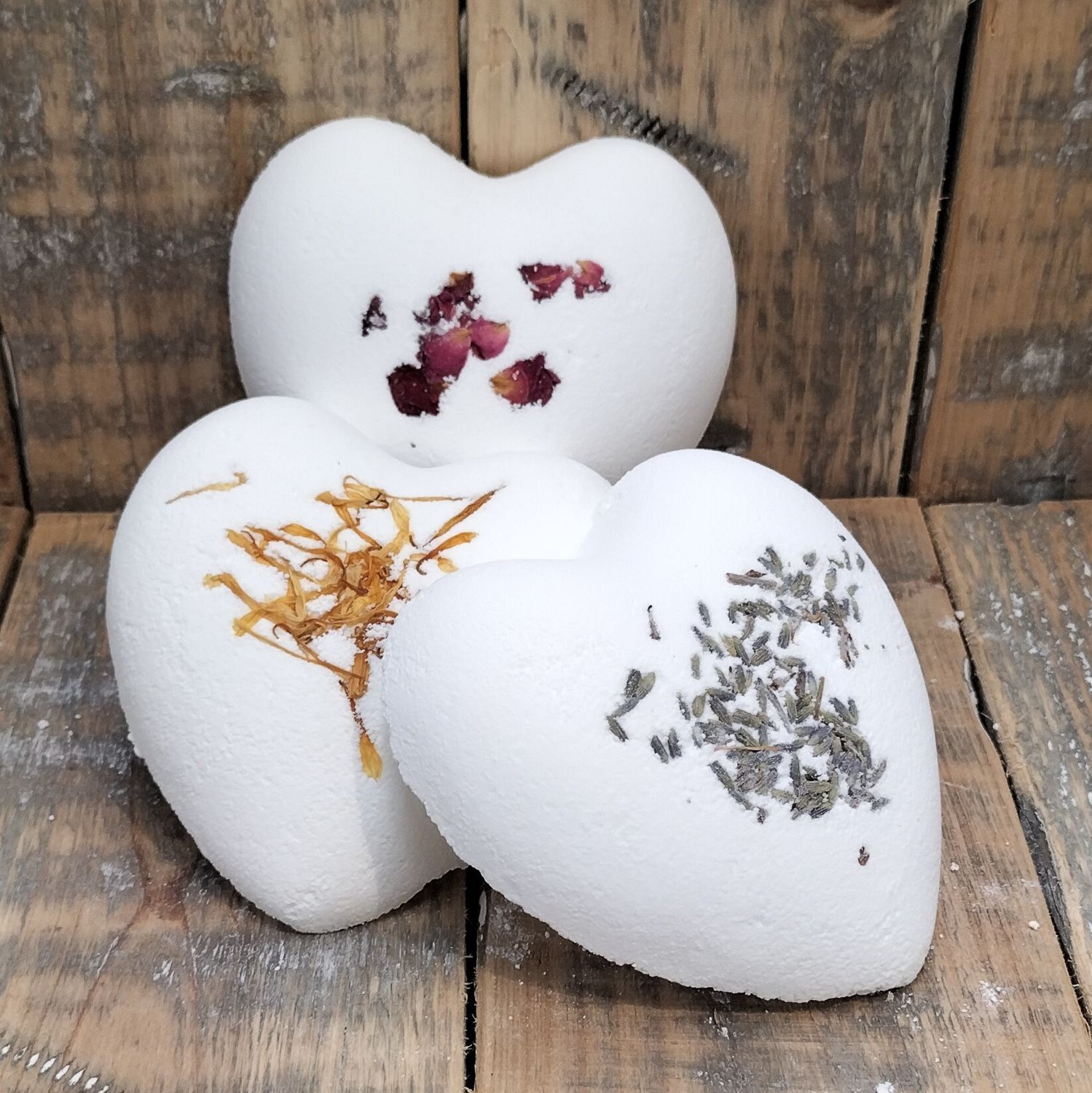 Luxury bath bomb with cocoa butter