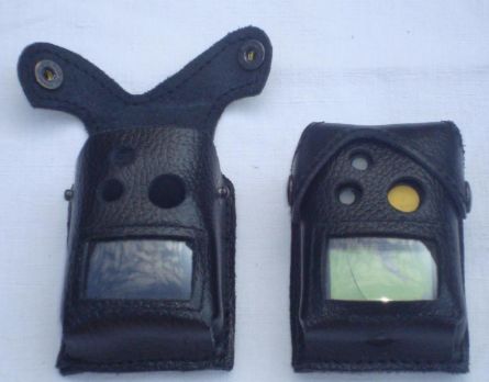 Housse cuir à rabat "oreilles" pour pager / bip swissphone séries DE700 / DE900
