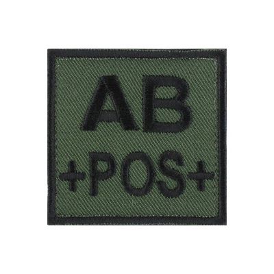 grade / écusson brodé groupe sanguin AB+POS+ noir sur vert armée