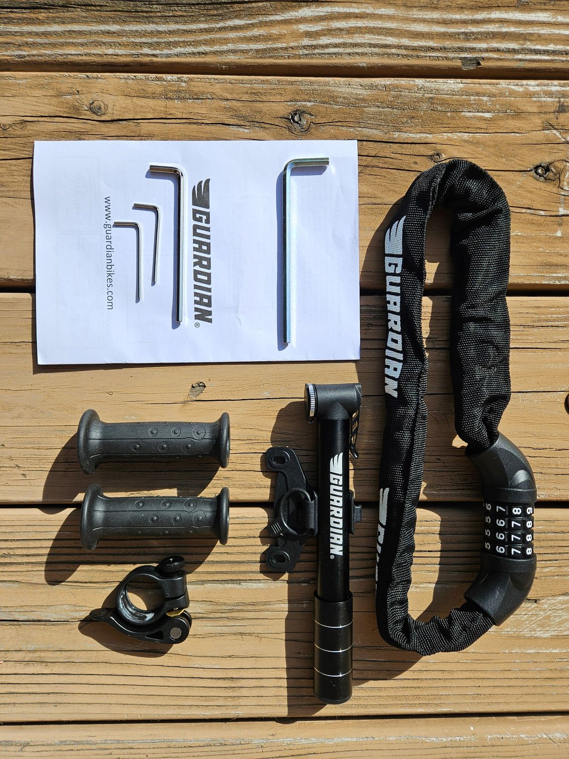 10108 Guardian 12" Balance Bike Teal/Pink