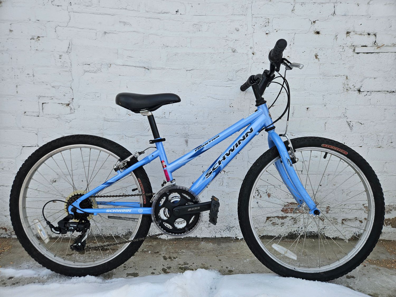 10470 Schwinn Frontier (Kids 24", Blueberry Crumble)