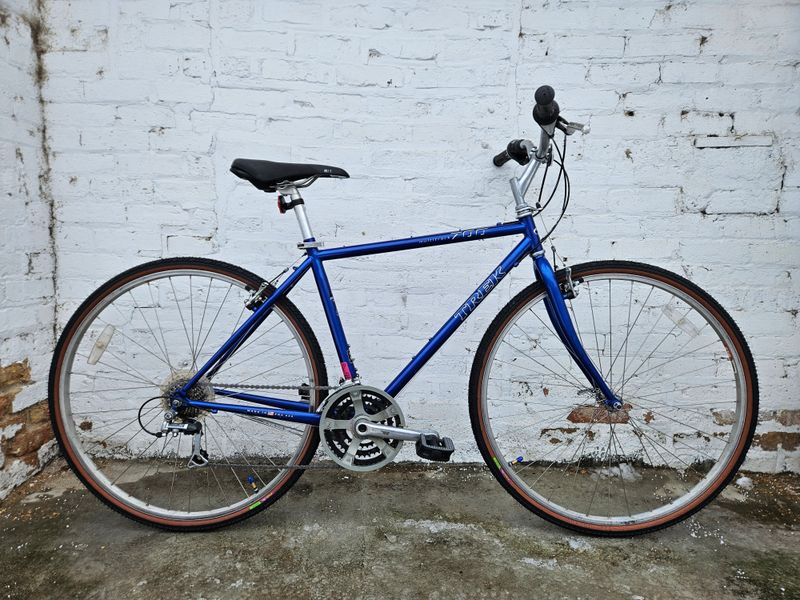 10516 Trek 700 MultiTrack (L, Blue Zone)