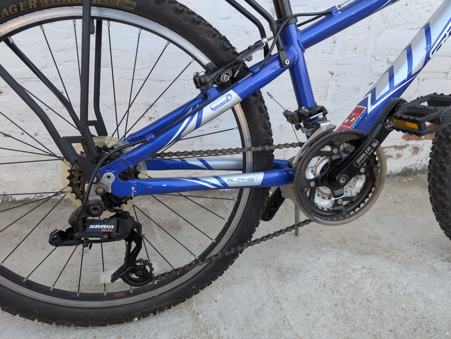 10444 Trek MT220 (Kids 24", Ultramarine Blue)