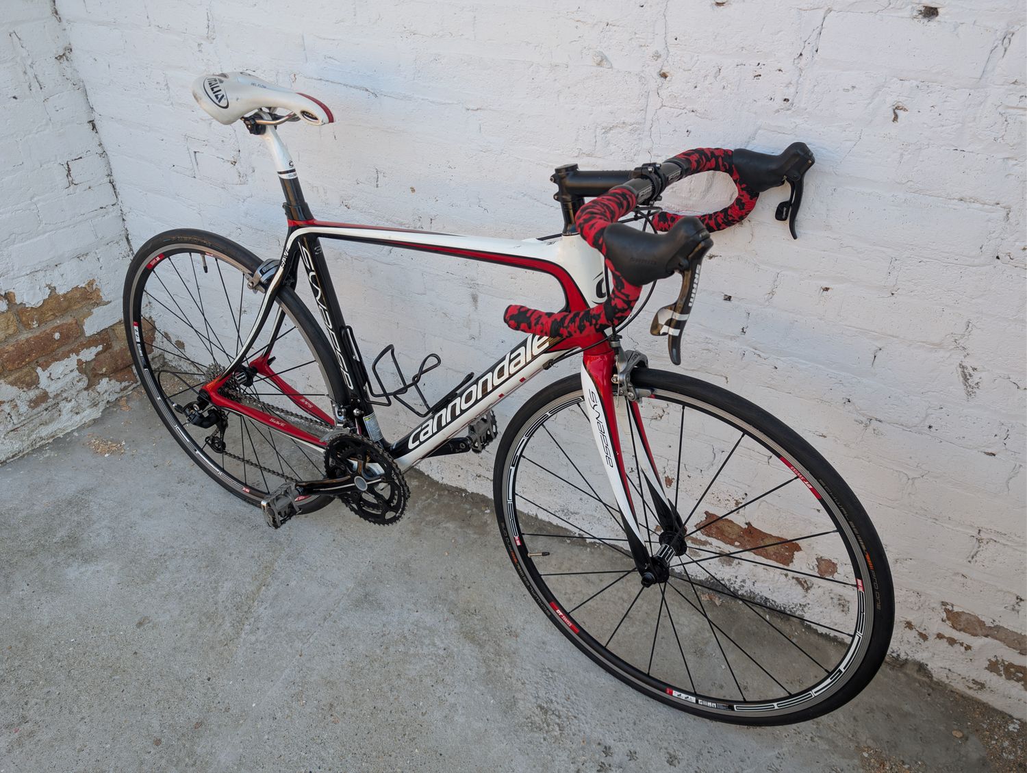 10576 Cannondale Synapse (M, Red/White/Black)