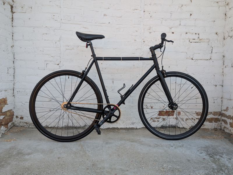 10589 Pure cycles (L,Black)