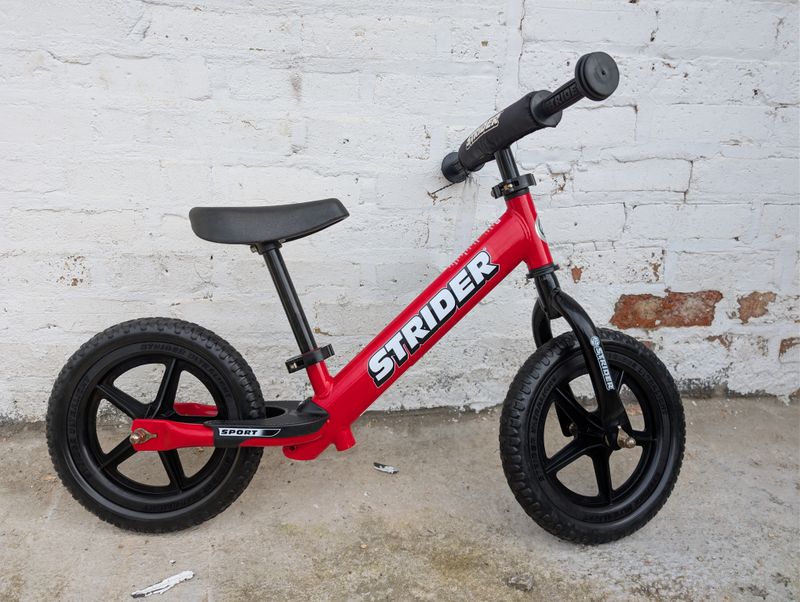 (10716) Strider Sport (Kids 8", Red)