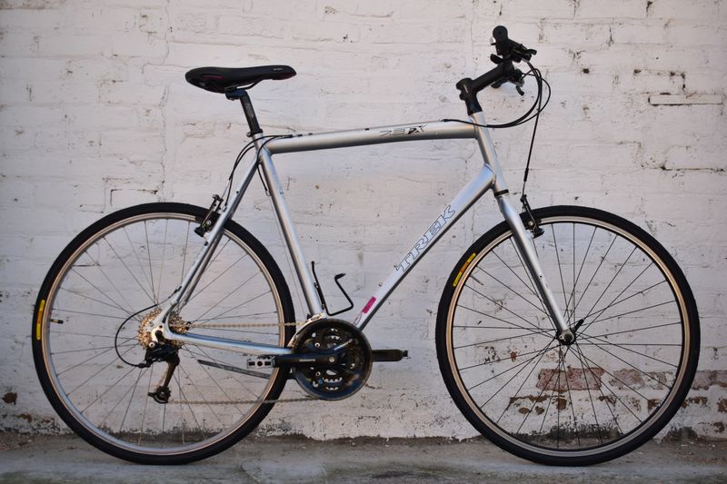 (10812) Trek 7.3 FX (XL, Silver)