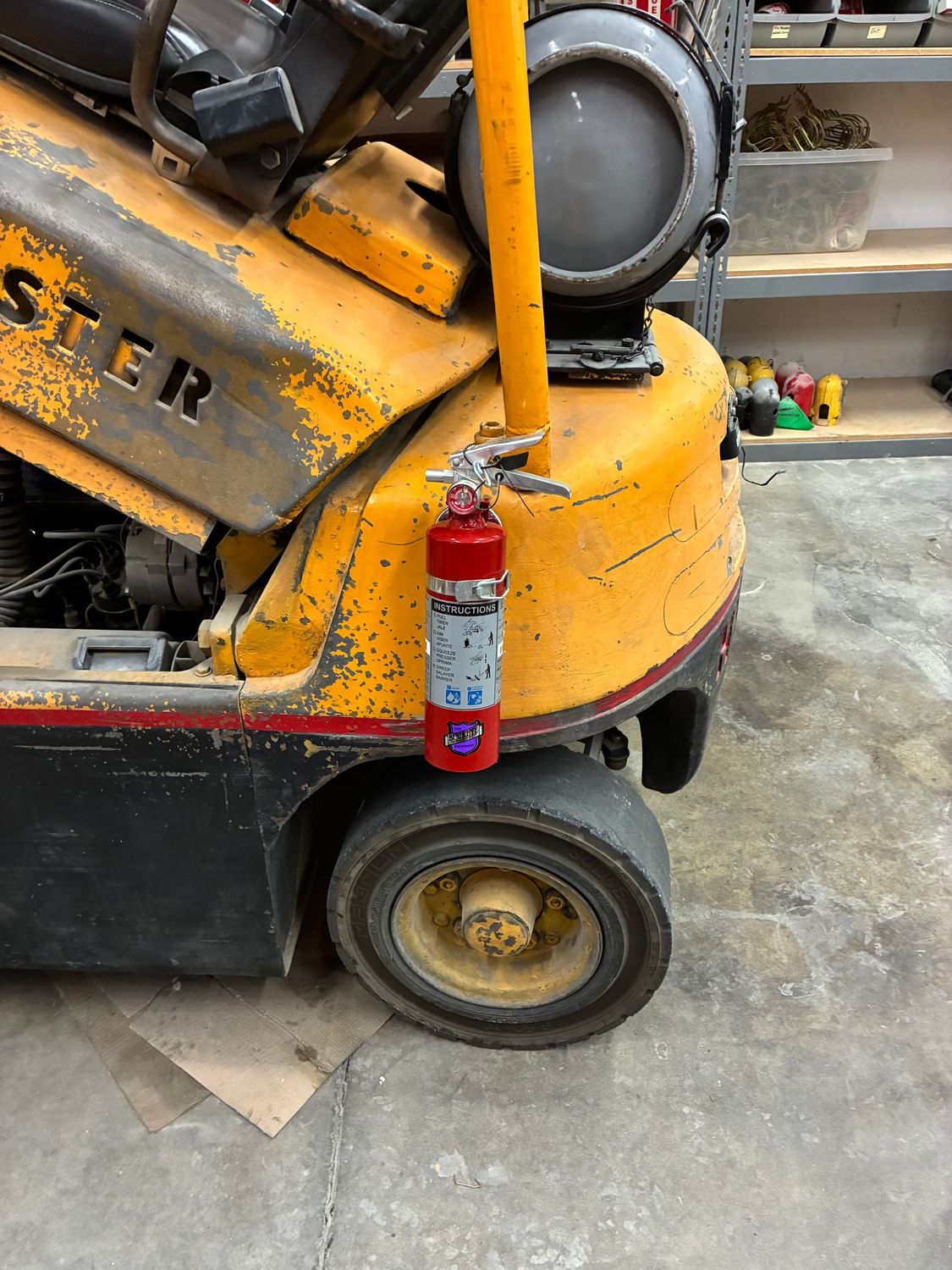 2.5lb Buckeye ABC Fire Extinguisher with magnetic bracket