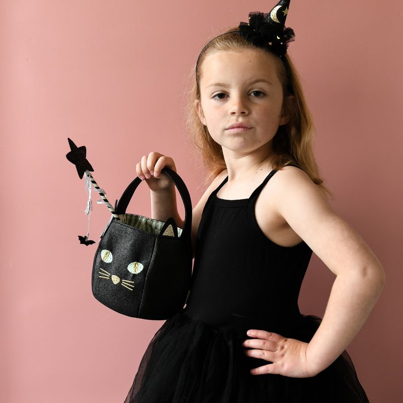 Halloween Trick-or-Treating Safety Tips for Families