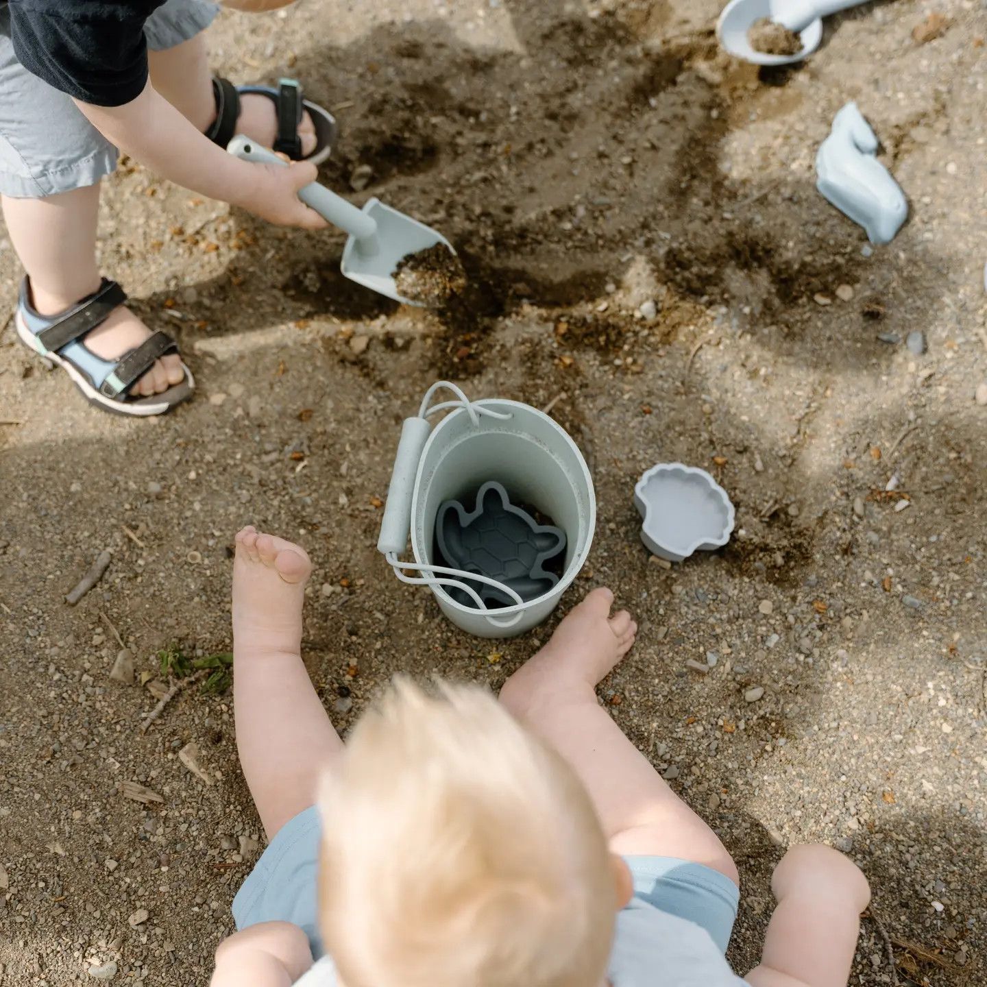 Peaks &amp; Valleys Bucket with Ocean Characters Seafoam