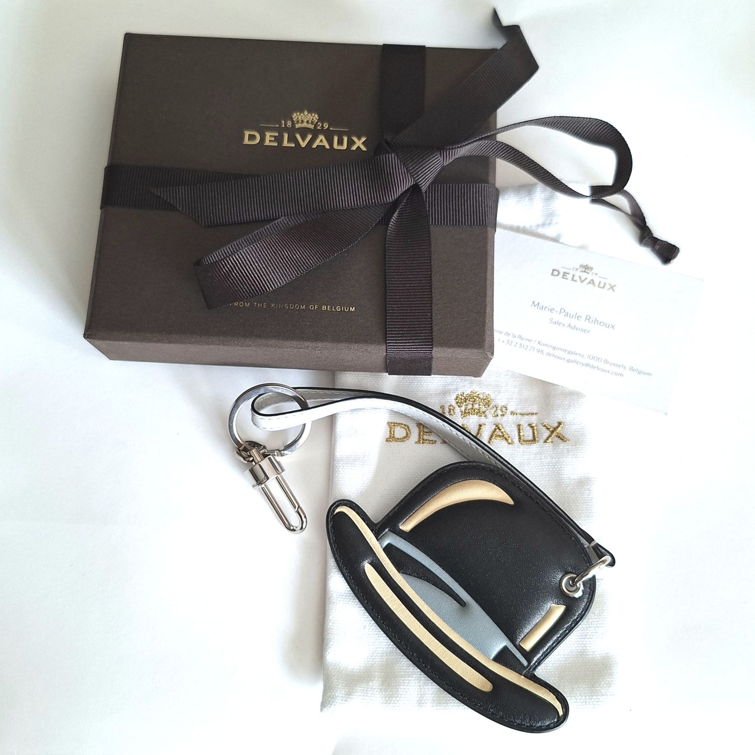 DELVAUX Magritte charm