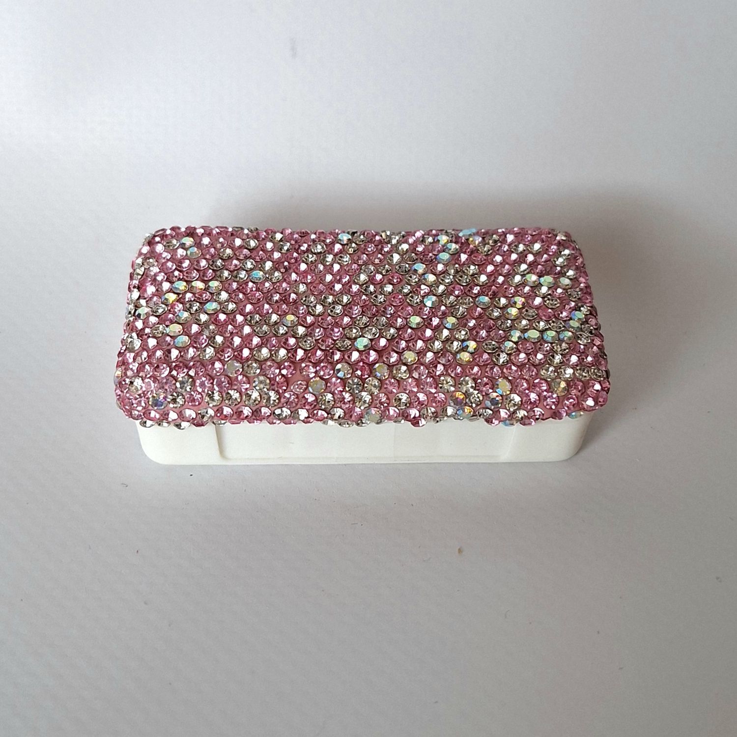 PILLENDOOSJE MET ROZE STRASS