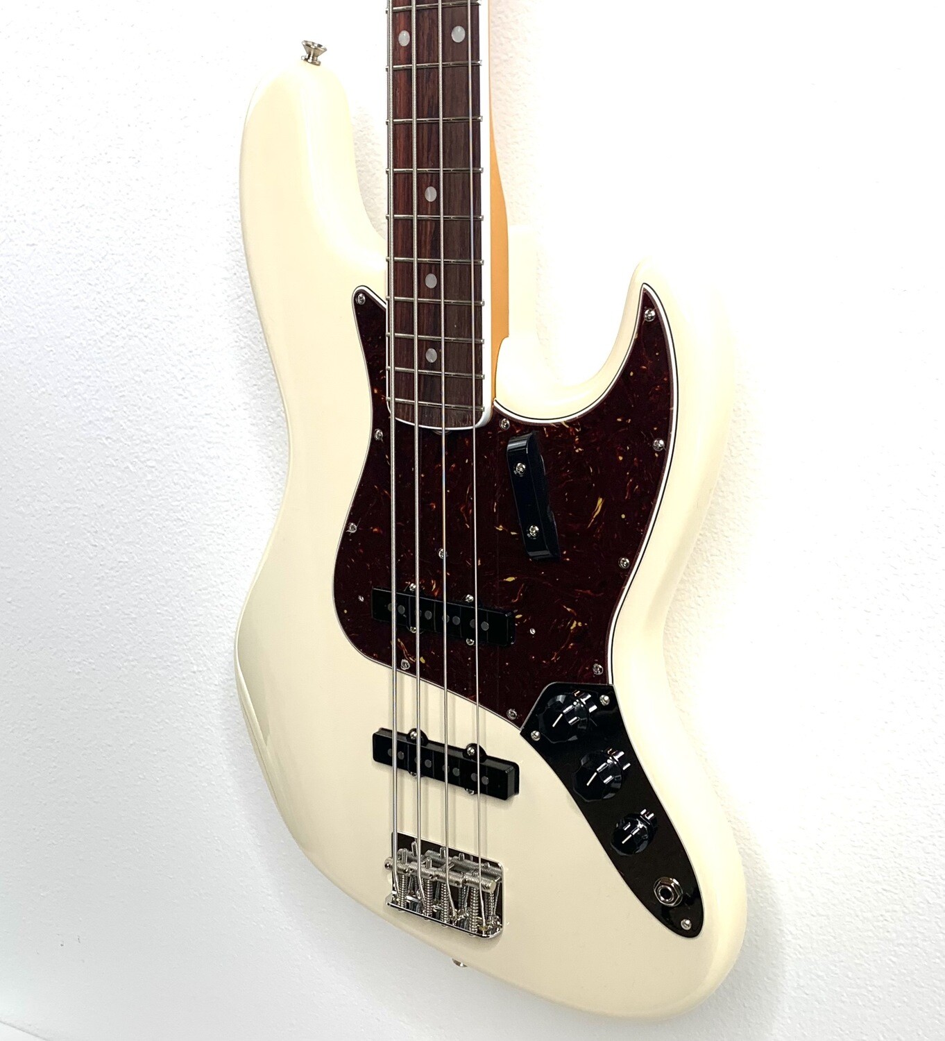 New Fender American Vintage II 1966 Jazz Bass