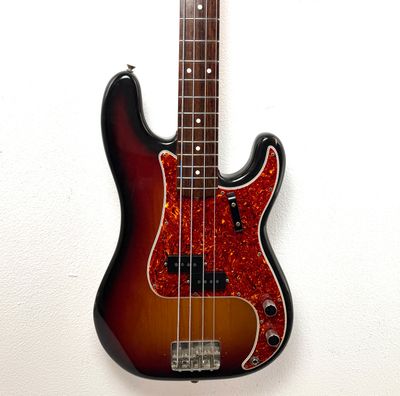 1983 Fender AVRI &#39;62 Precision Bass