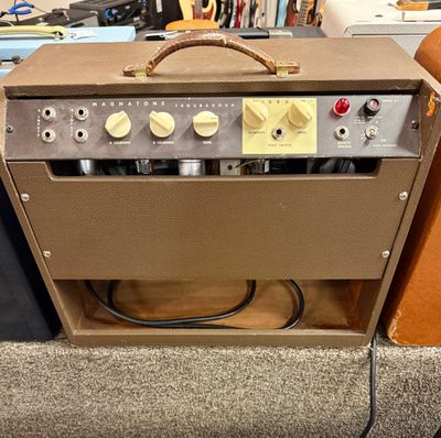 1957-1962 Magnatone Model 213 Troubadour