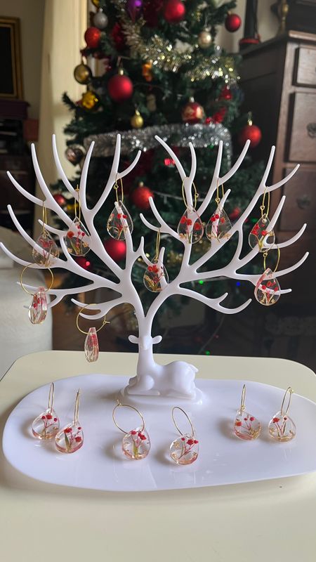 Duranberk Design - Bloom Drop - Gerçek Çiçekli Epoksi Damla Küpe – Altın Varak Detaylı