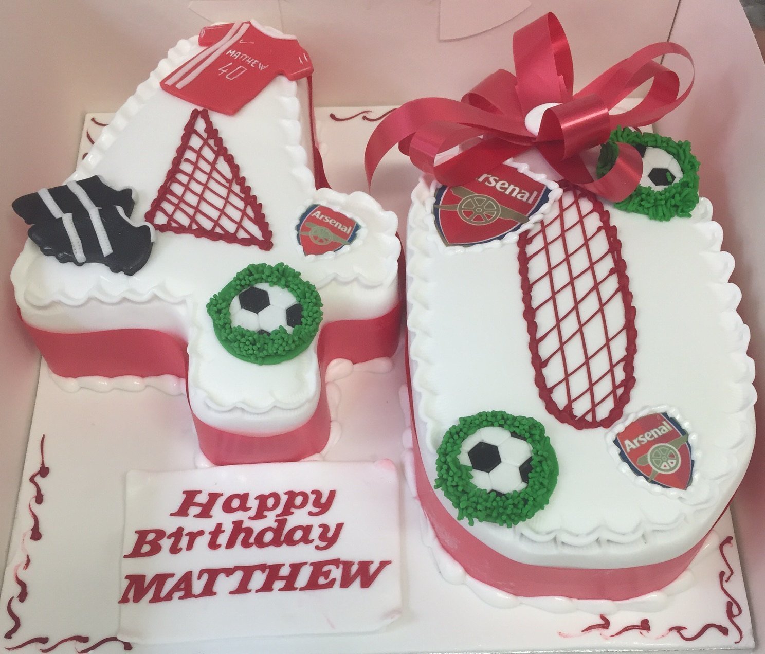 Arsenal Cake for a 30th birthday! | Happy Cake Studio