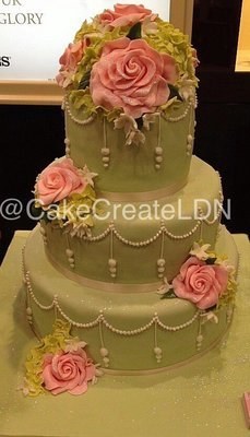 Pale Green | Pink Roses | Pearls Wedding Cake