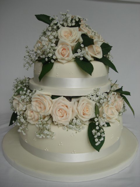 Fresh Flower | Ivory Wedding Cake