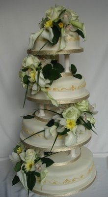 Fresh Flower | Pillar Tiered Wedding Cake
