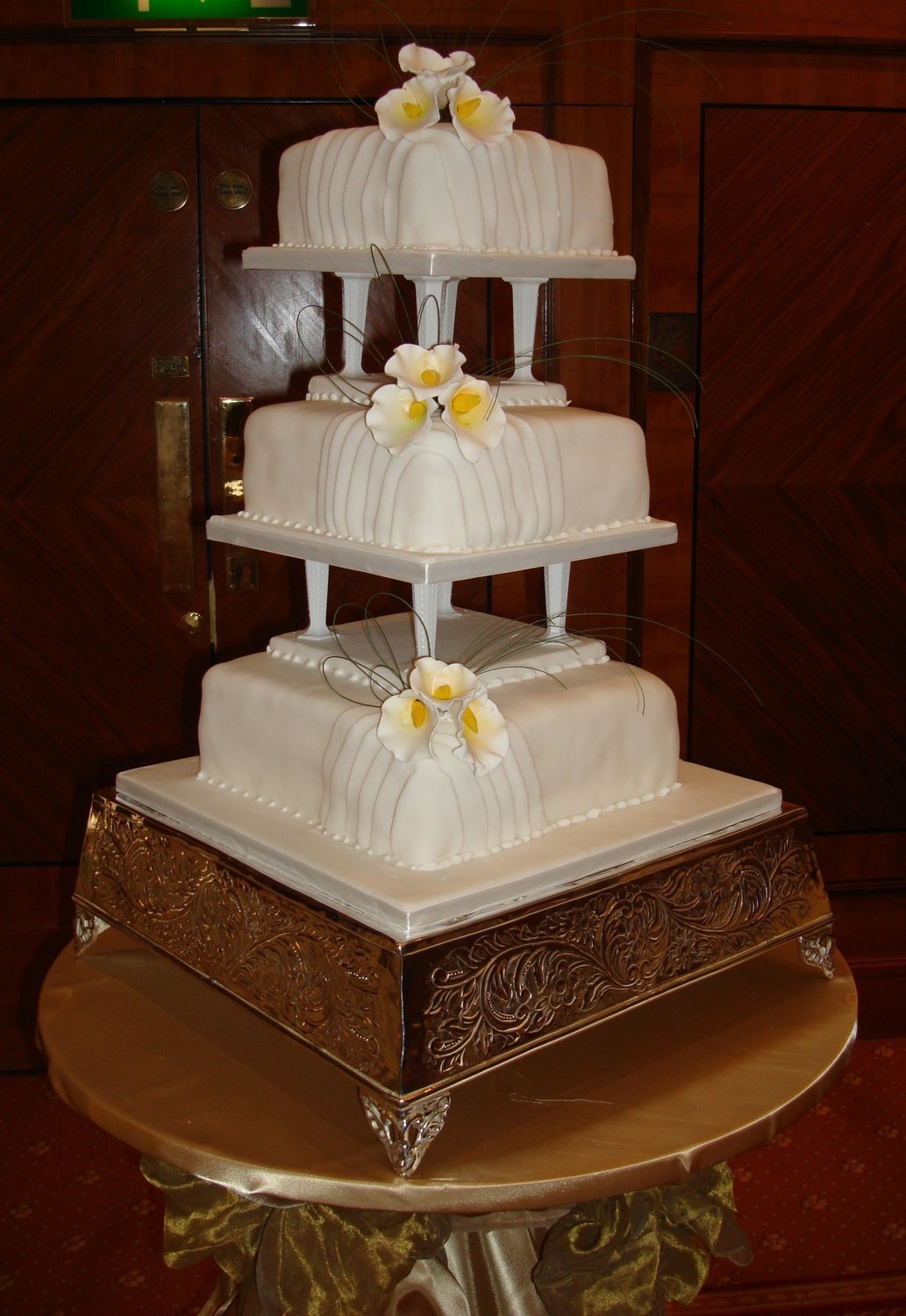 Classic Lilly Wedding Cake