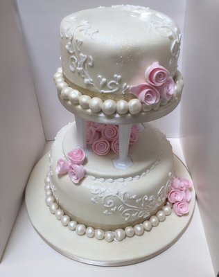 Ivory | Pearls Wedding Cake