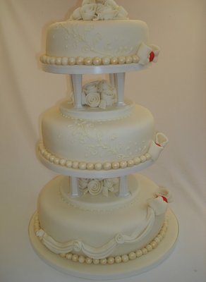 Pearls and Roses Wedding Cake
