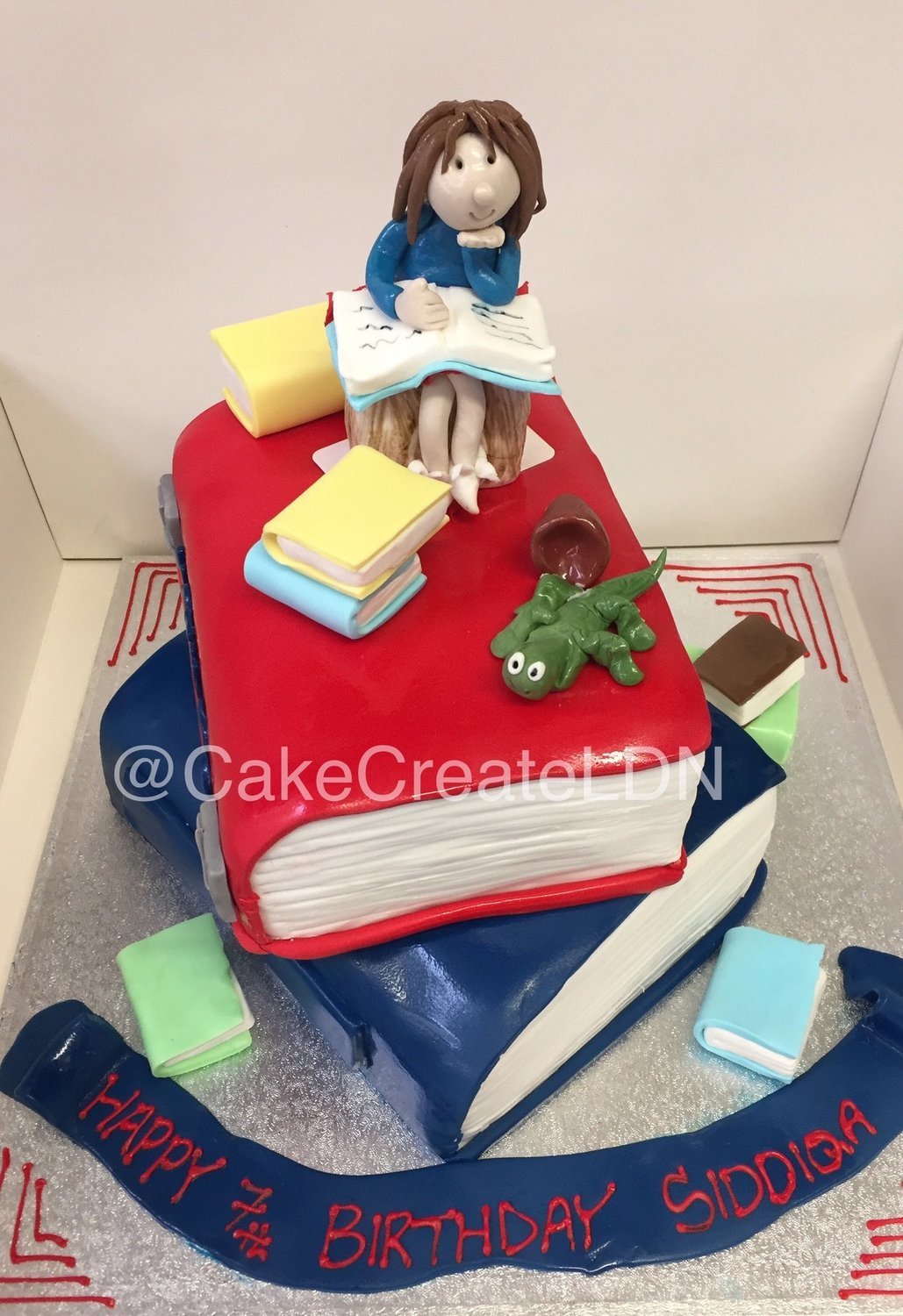 Book Worm Cake