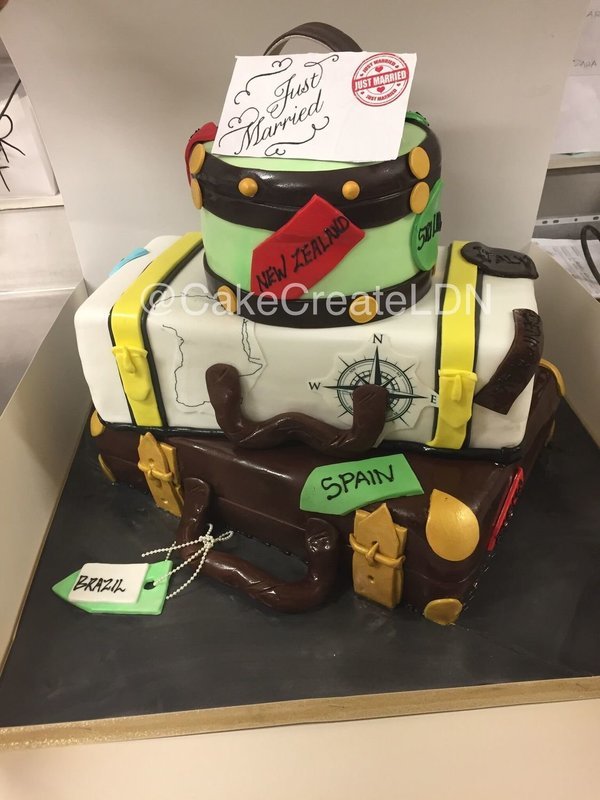Travel | Suit Case Themed Wedding Cake