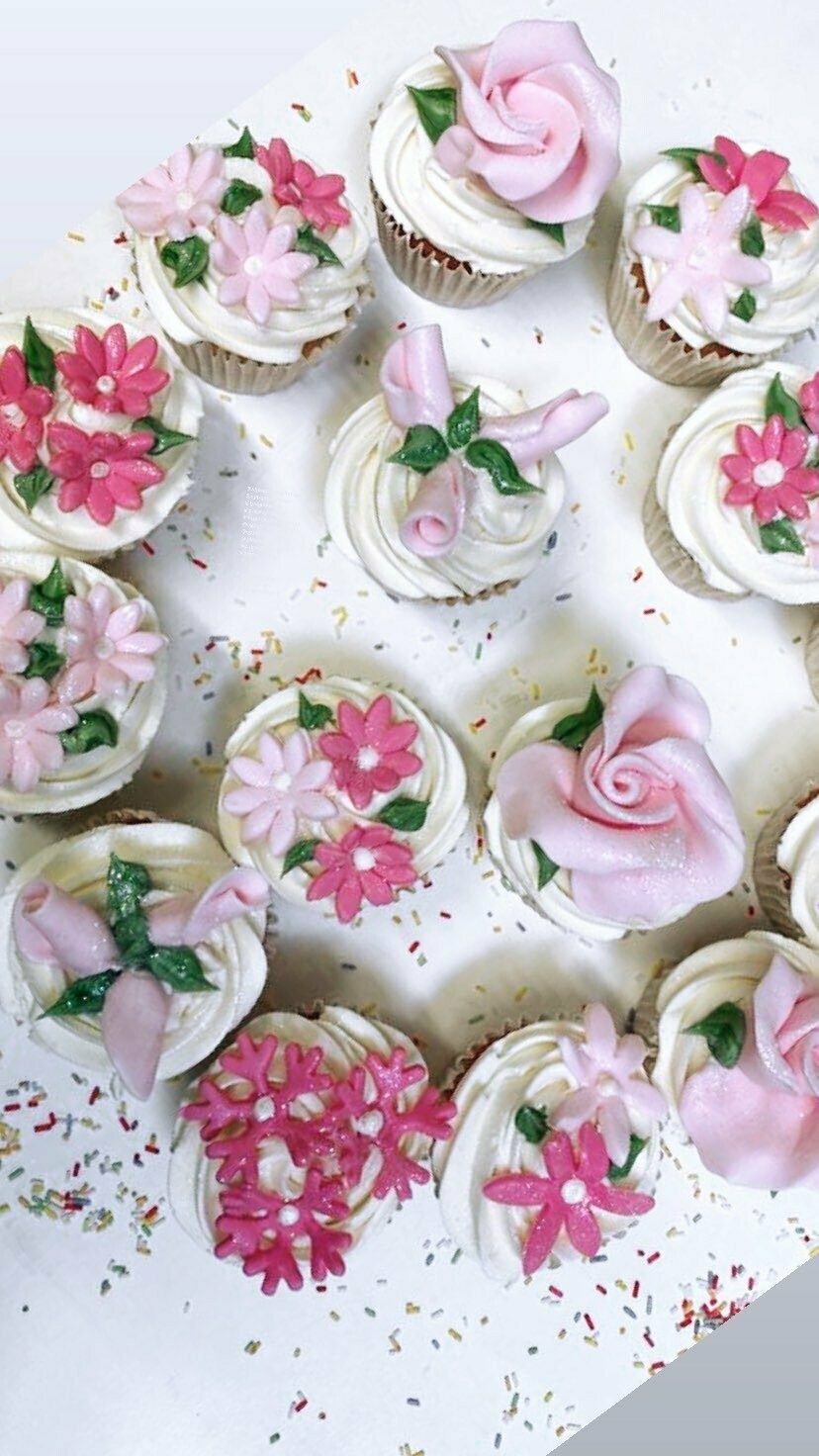 Handmade Flower Cupcakes Handmade Flower Cupcakes
