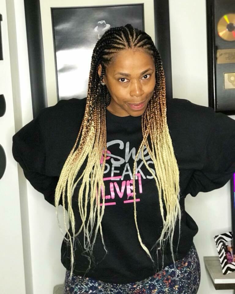 SHE SPEAKS LIVE SWEATSHIRT SHE SPEAKS LIVE SWEATSHIRT