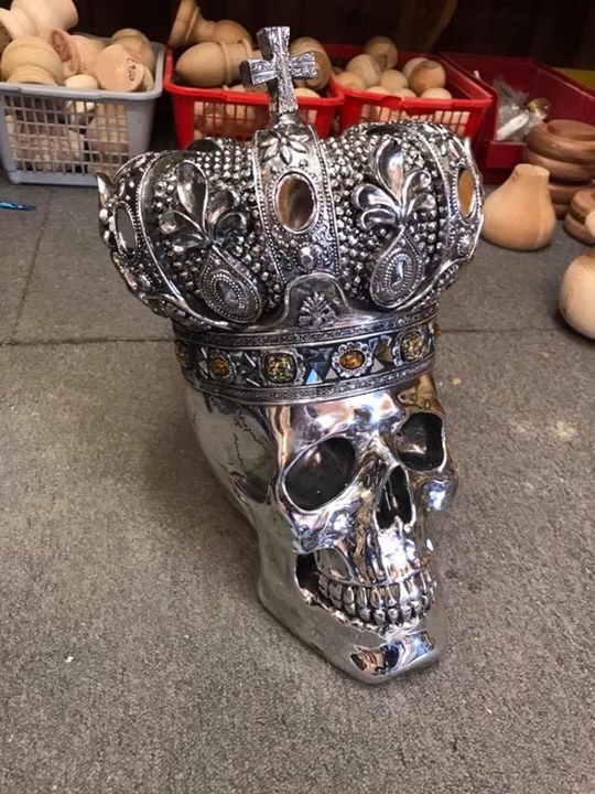 Large Skull with kings crown
