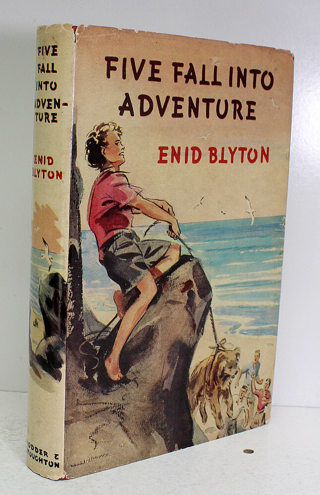 Five Fall Into Adventure - Enid Blyton