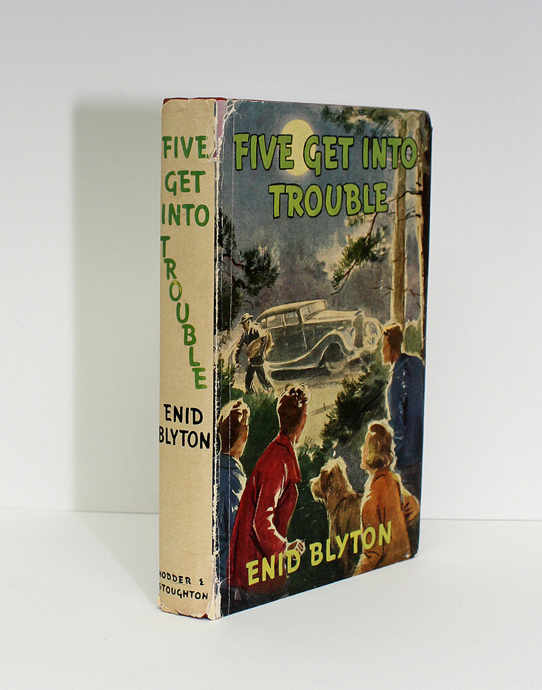 Five Get Into Trouble - Enid Blyton