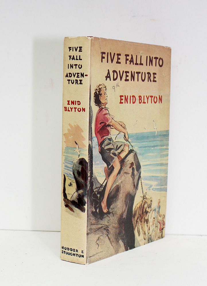 Five Fall Into Adventure - Enid Blyton