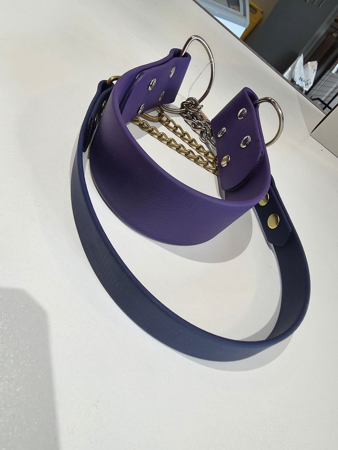 Martingale Collars-Lrg