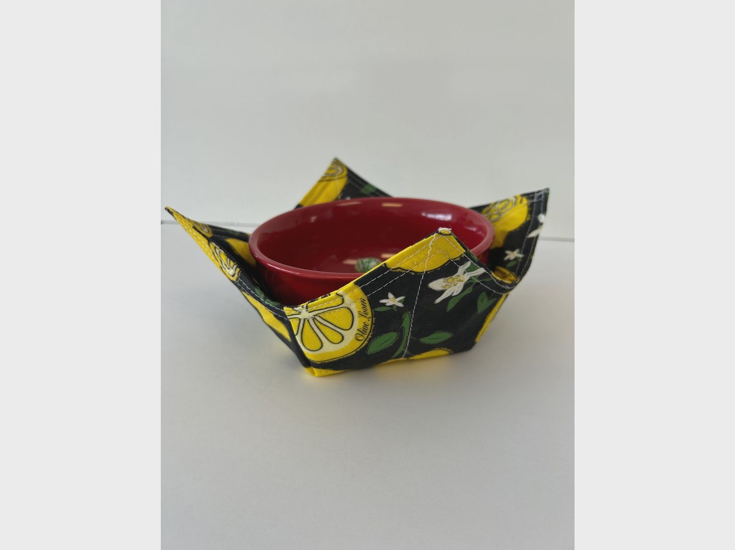 OLIVE LOOM SOUP KOOZIE - LEMONS ON BLACK