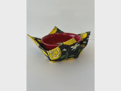 OLIVE LOOM SOUP KOOZIE - LEMONS ON BLACK
