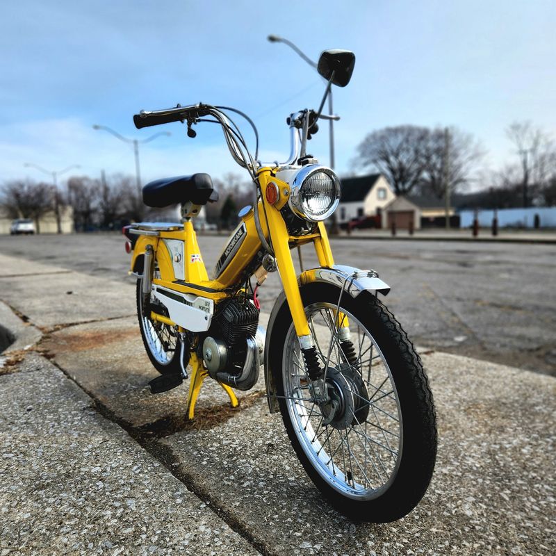Motobecane V70 Yellow Motobecane V70 Yellow