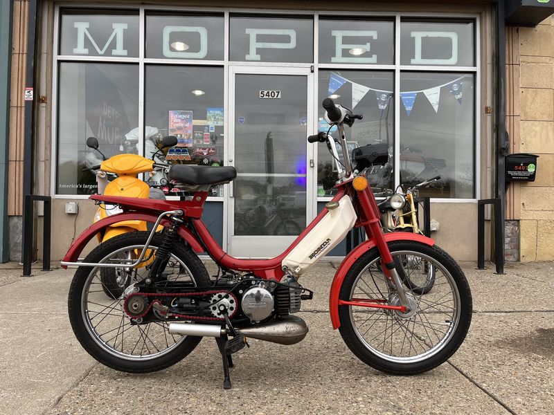 Custom Honda Hobbit PA-50II 70cc Pedal Moped Custom Honda Hobbit PA-50II 70cc Pedal Moped