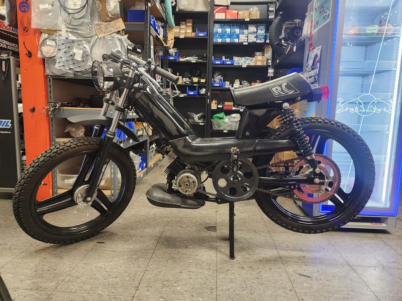 (Nearly) NEW Peugeot Indigan Ramzey DMW 50mph+ Custom Moped – Rare High-Performance Build (Nearly) NEW Peugeot Indigan Ramzey DMW 50mph+ Custom Moped – Rare High-Performance Build