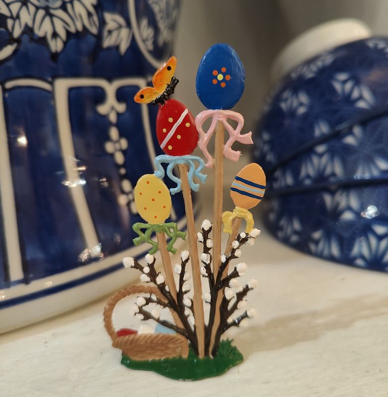 Standing Easter Egg w/ Basket