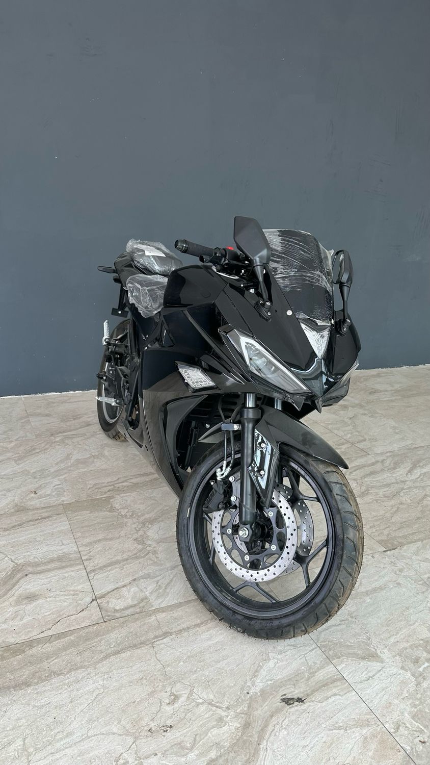 Yamaha R3 3000W